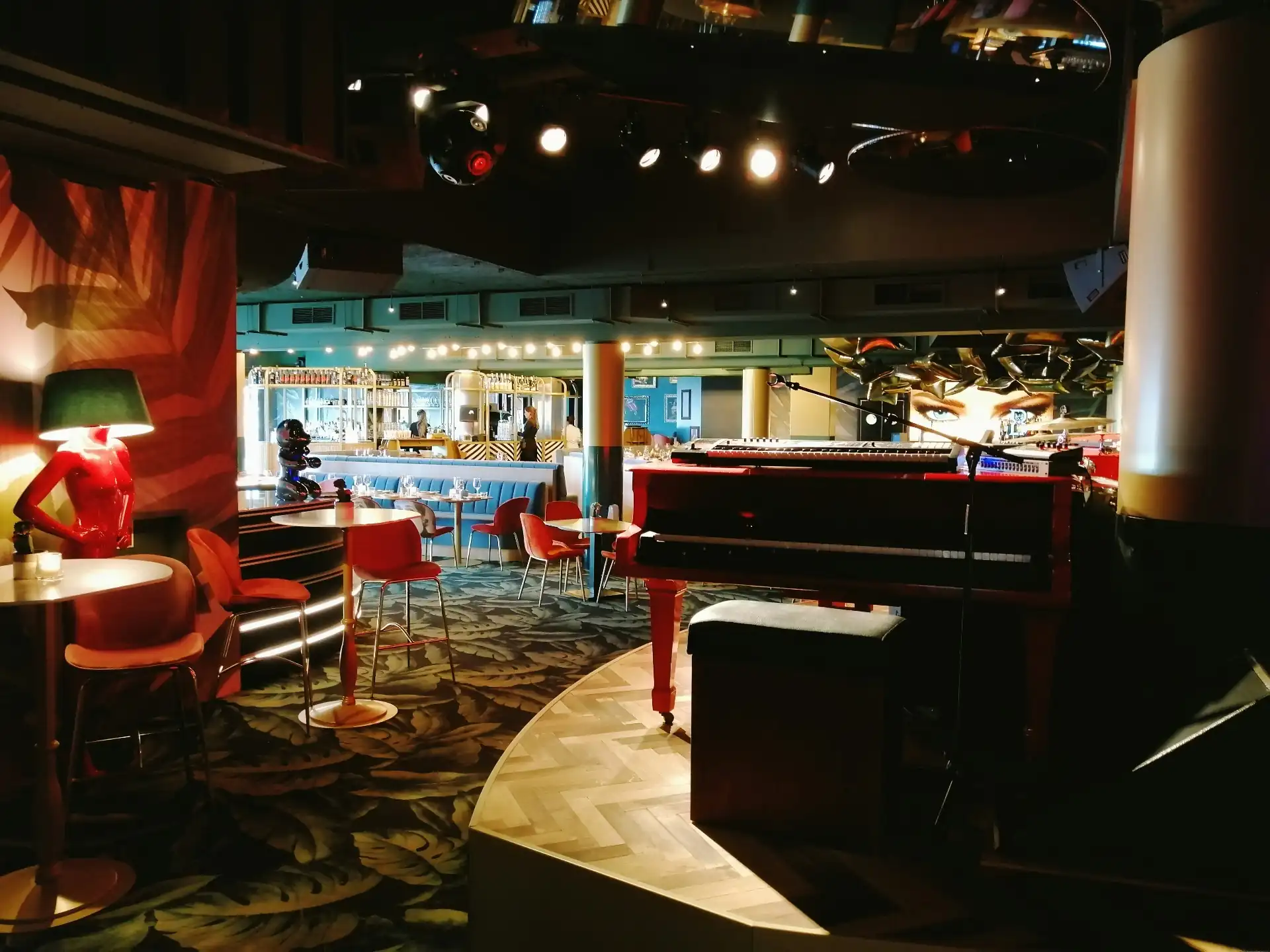 Stilvolle Bar und Lounge mit Piano als Eventlocation in Zürich – Location buchen mit Dreilokale